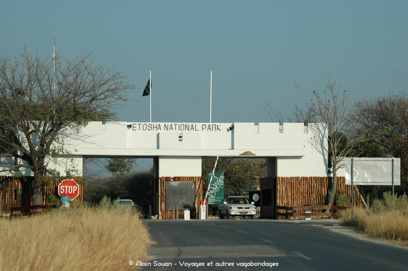 entrée parc national Etosha Namibie